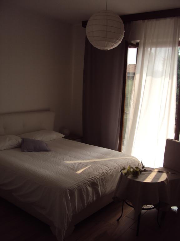 B&B Rosa Del Garda Lazise Rum bild